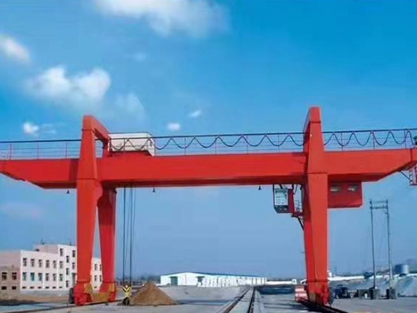 全包式門式起重機