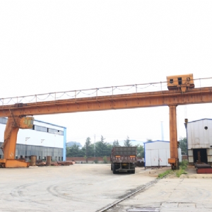 全包式門式起重機(jī)